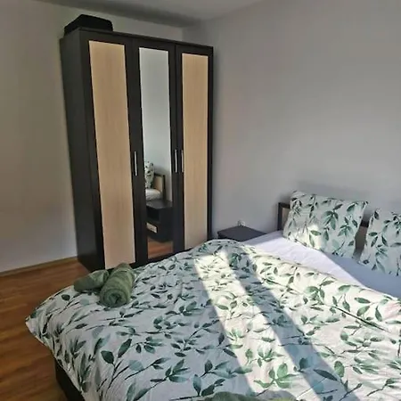 2 Bedroom In Center, Near Metro Apartment *