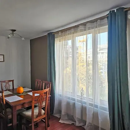 2 Bedroom In Center, Near Metro Apartment